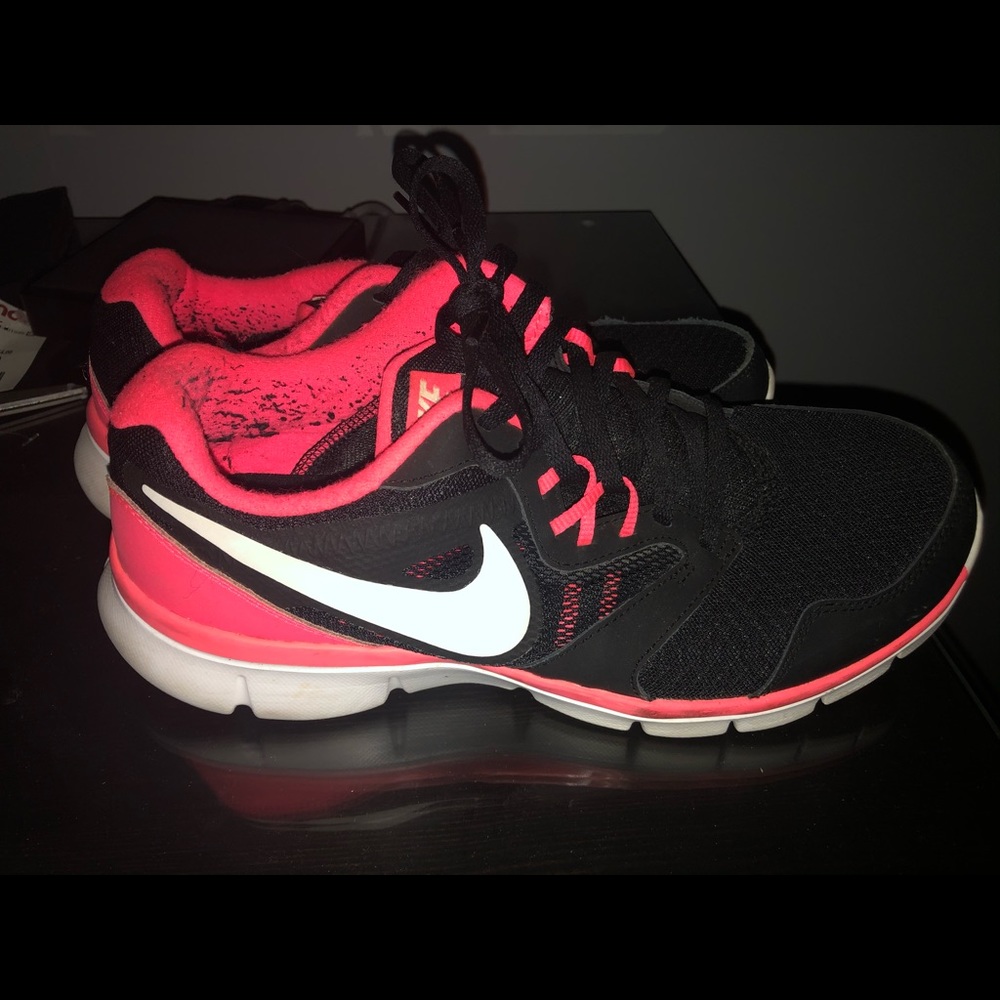 Women’s Nike sneakers. Size 8.5